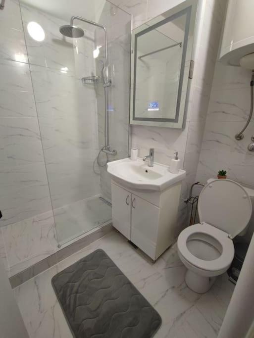 Blackwood Hill Apartment Belgrade