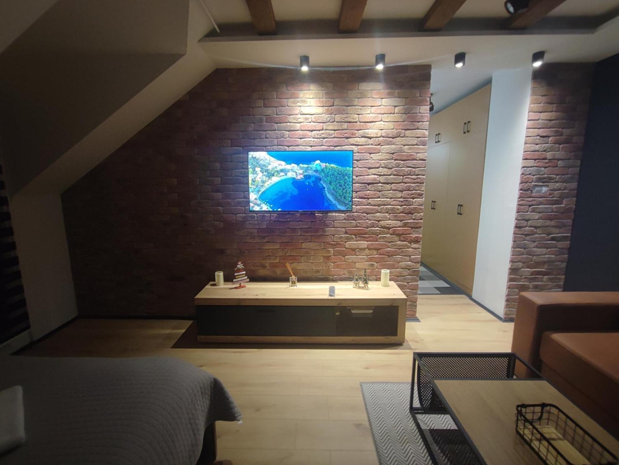 Blackwood Hill Apartment *